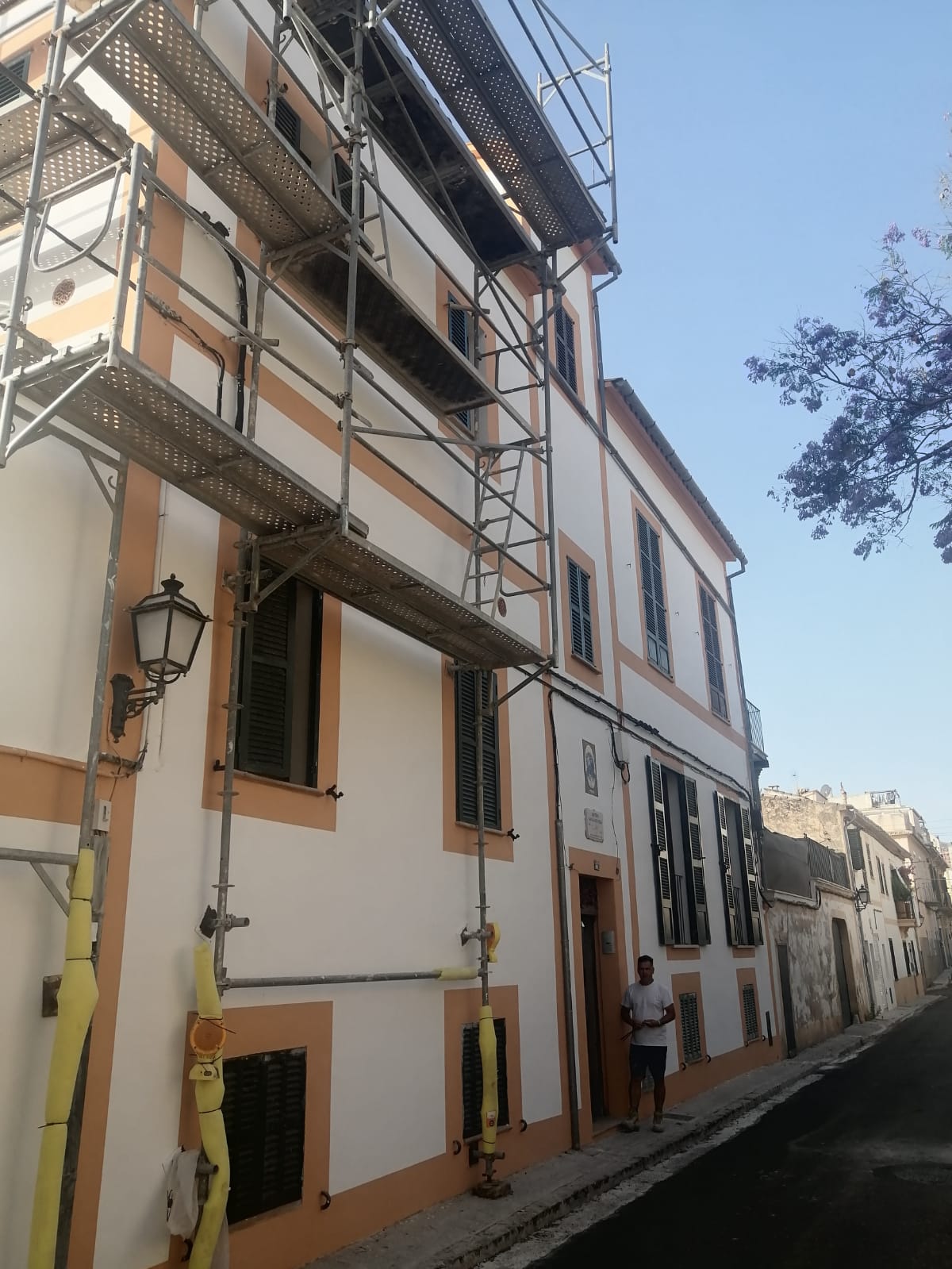 reparación y pintura de fachada
